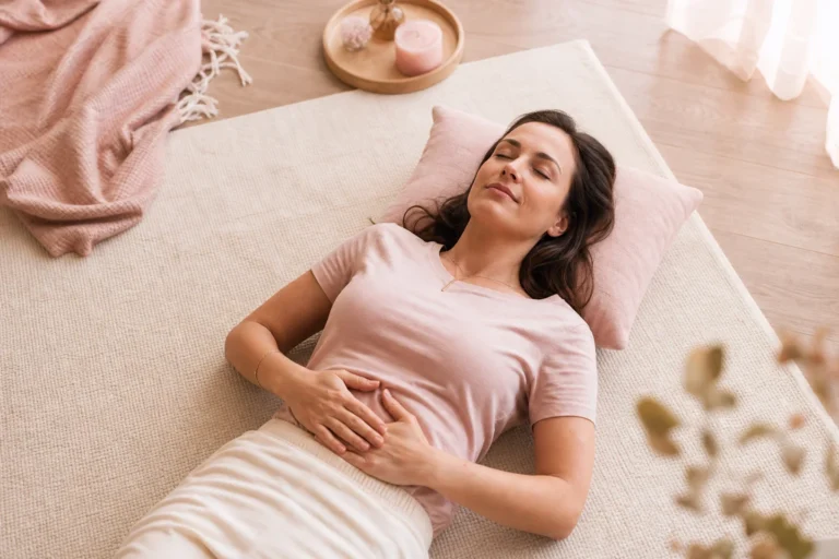 sens massage ventre expliqué pour un transit intestinal fluide